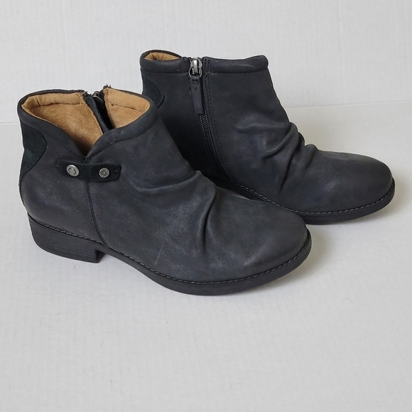Comfortiva Tarrant Slouch Leather Ankle Booties Black Size 6 Side Zip Comfort - Picture 2 of 9